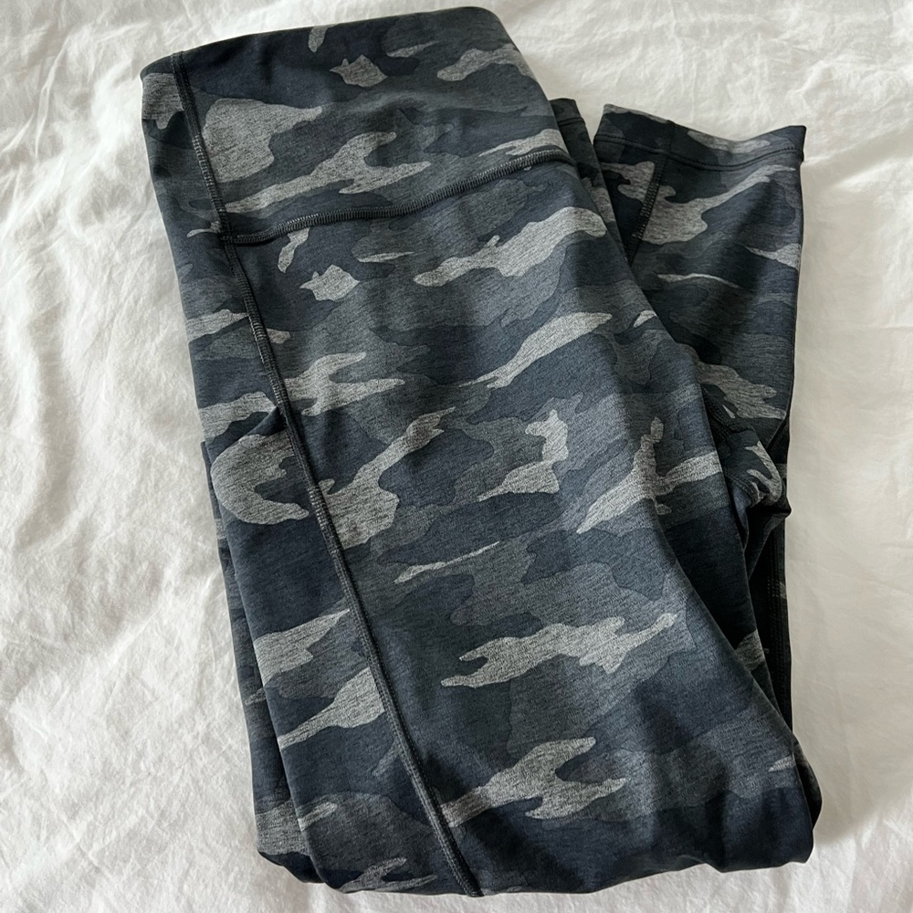 Athleta 7/8 tights in camo with pockets!